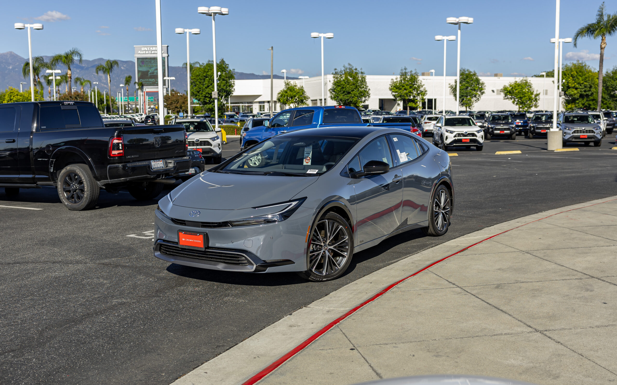 grey Toyota prius